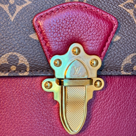 LOUIS VUITTON Victoire Monogram - Picture 7 of 11